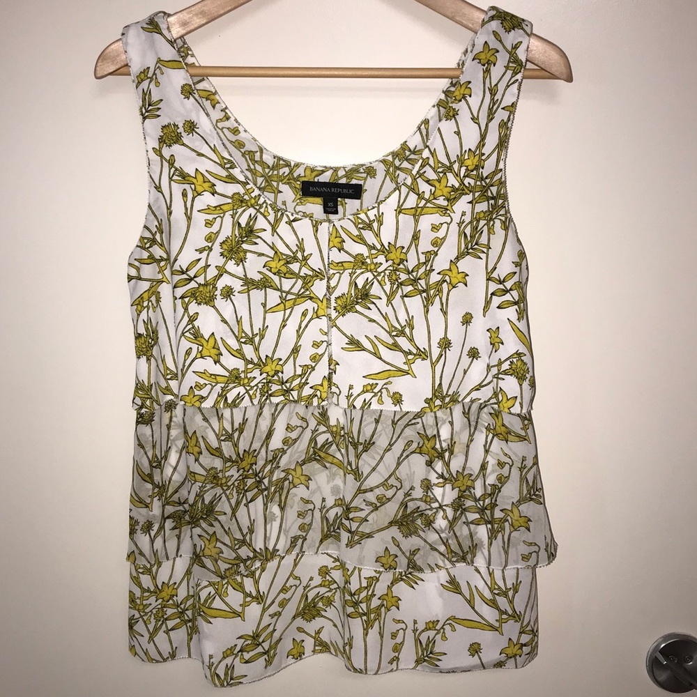 🌴3/$20 Banana Republic SL Layer Top